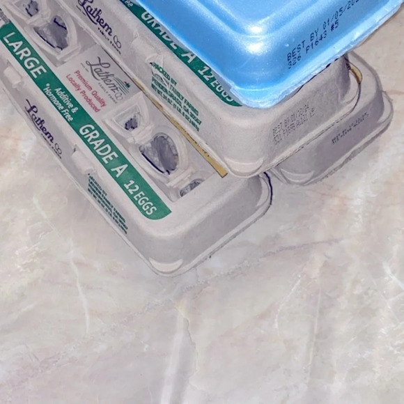 Empty egg cartons - Picture 4 of 5